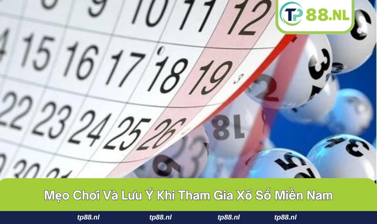 Người chơi theo dõi kết quả xổ số và ghi chép kết quả.